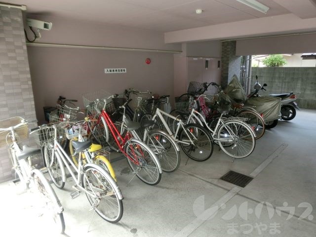 メゾンMB喜与町 駐輪場