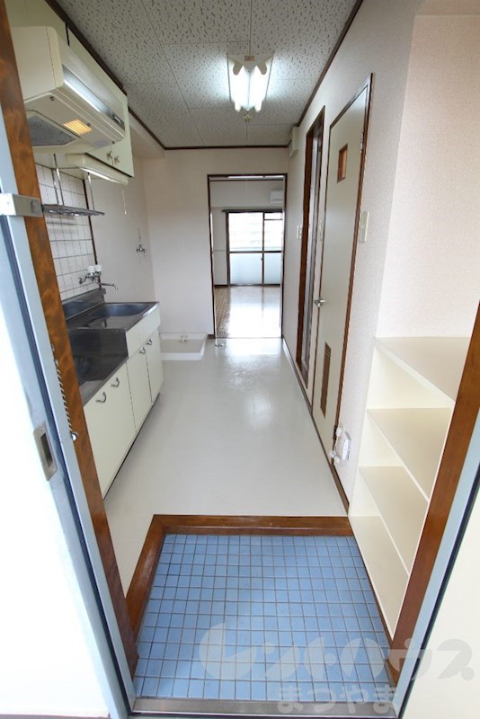 エトワール古町 玄関から廊下