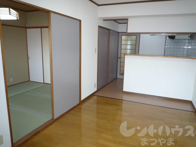 ロイヤルアネックス喜与町 エントランス
