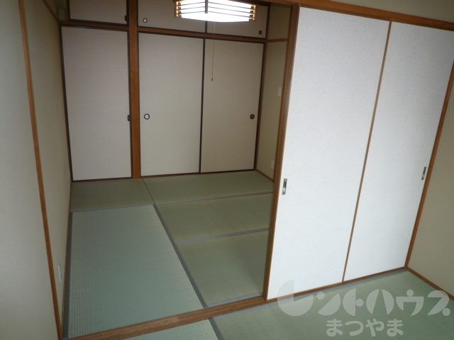 ロイヤルアネックス喜与町 ベッドルーム