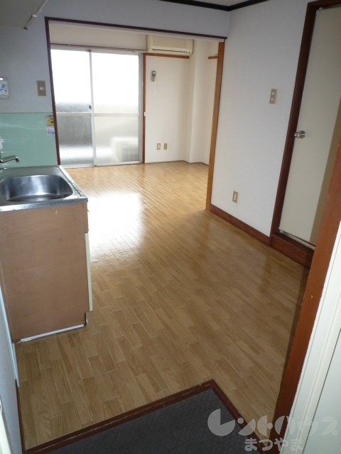 味酒ハイツ 玄関