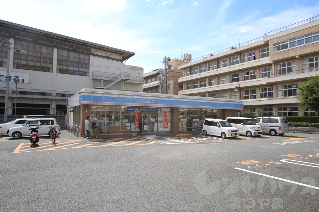 アリストステーションピラー ﾛｰｿﾝ 松山湊町七丁目店