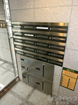シャルマンコーポ湊町 宅配ボックス