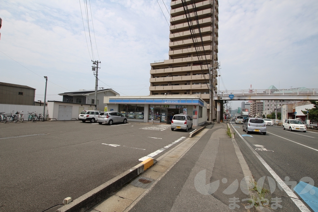 Mayfair本町PremiumIII  ﾛｰｿﾝ 松山山越一丁目店