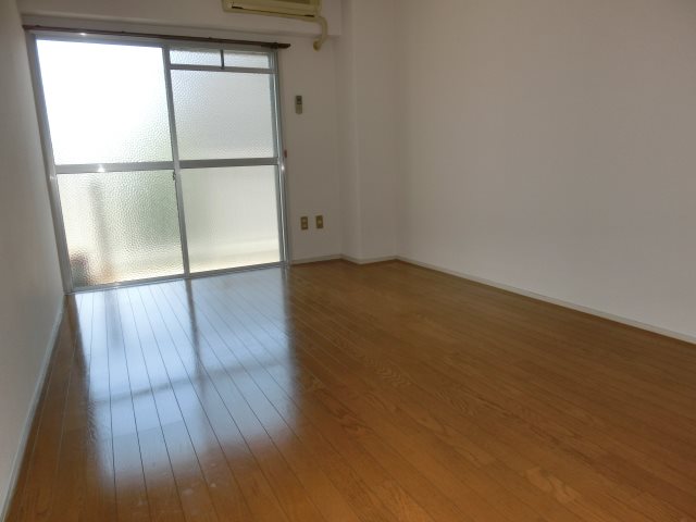 石村ハイツ 居室