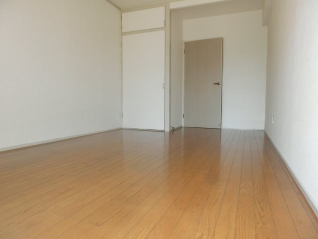石村ハイツ 居室