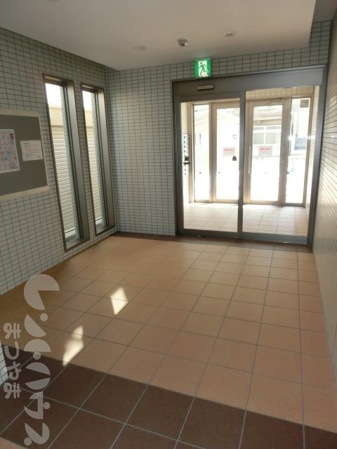 シャンティ平和通 ロビー