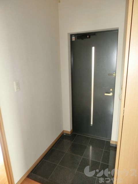 レベウェル三愛 玄関