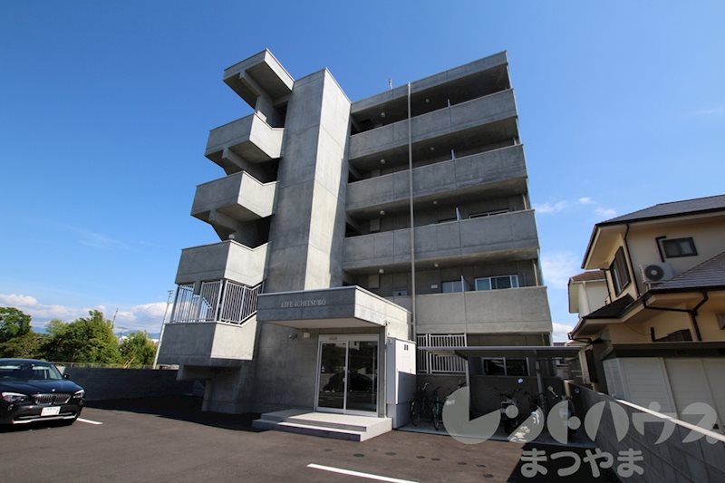 ライフ市坪 外観