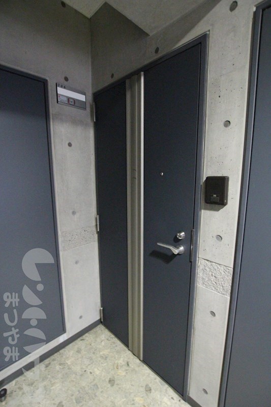 日興ビル持田 玄関