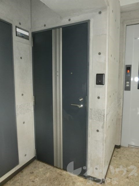 日興ビル持田 玄関