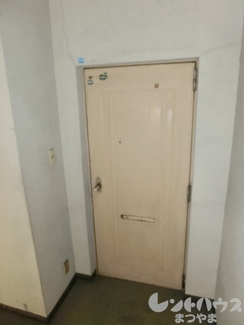 本田ビル 玄関