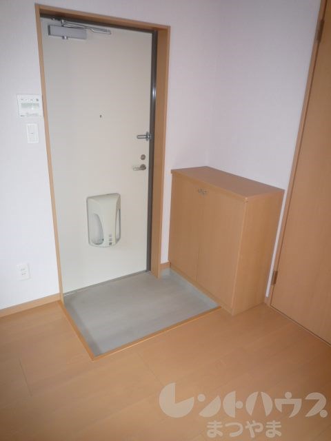 エルミオーレ清水町 玄関