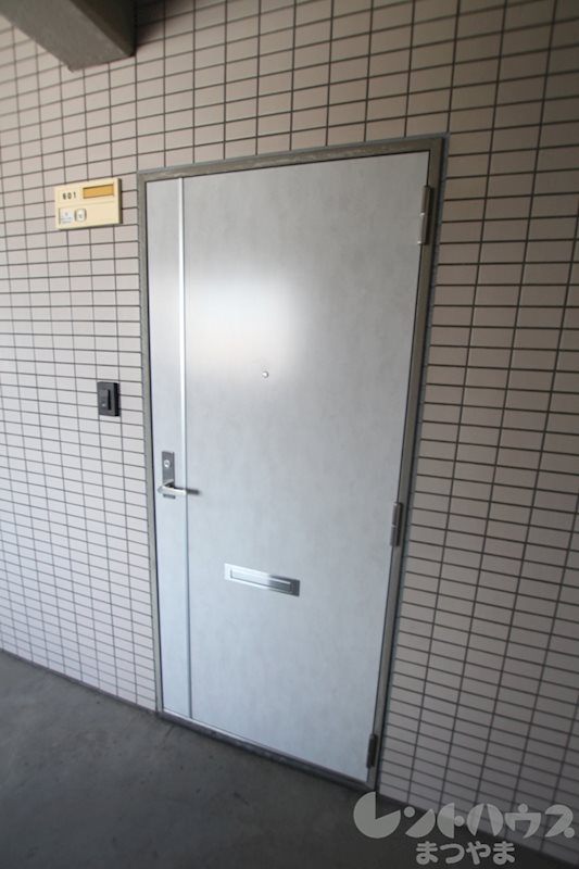 カローラ宮田 玄関