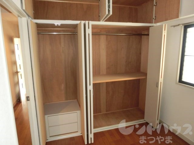 コサージュ衣山 収納