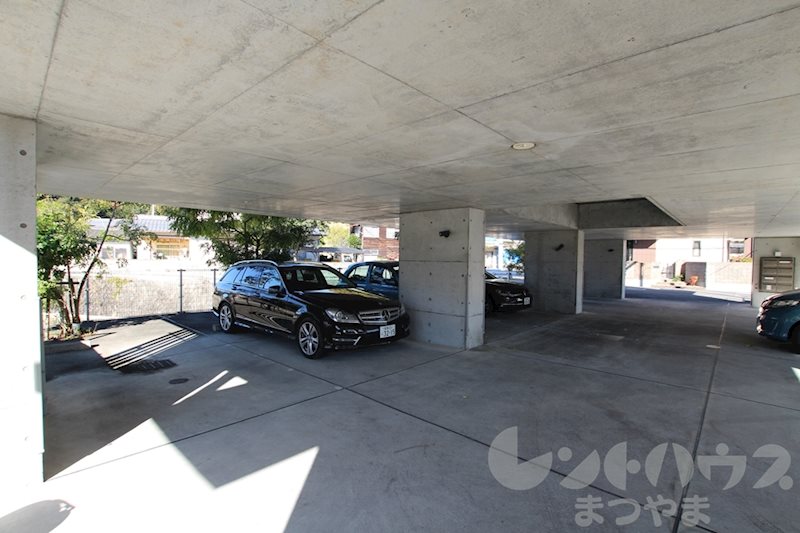 8mix 駐車場
