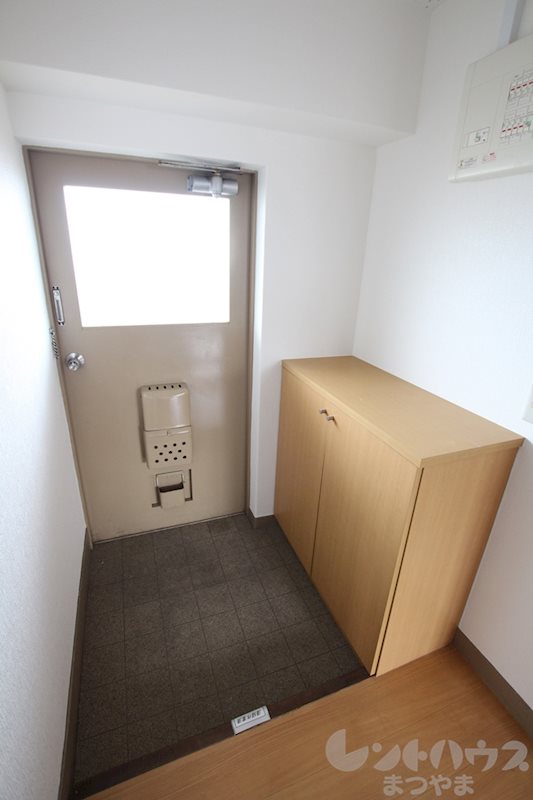 伊予鉄古町ビル 玄関