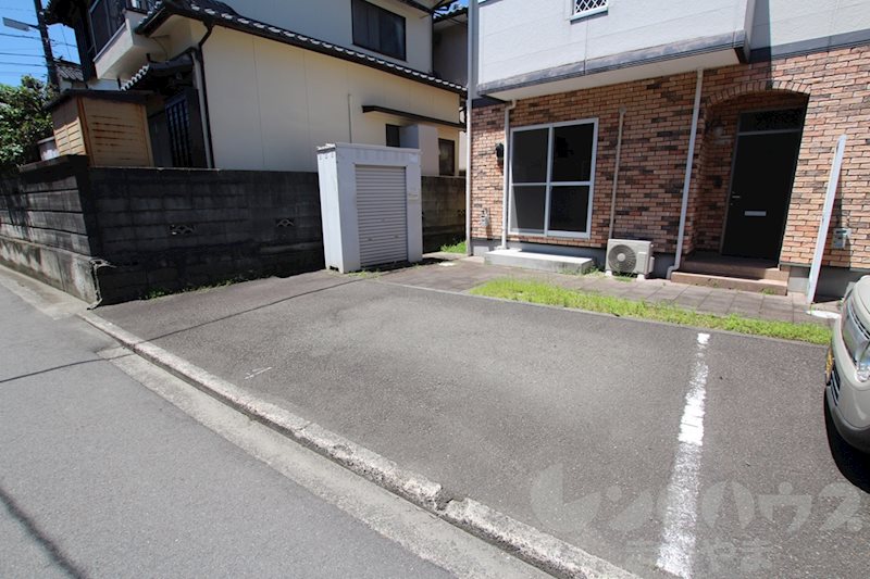 オレンジメグ 駐車場