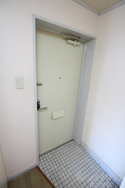 メゾンパルサー道後 玄関